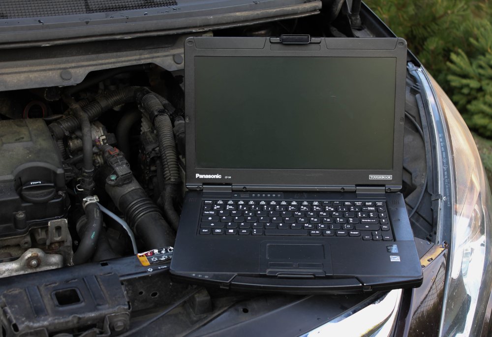 Panasonic_Toughbook_CF-54_(2_of_3).jpg